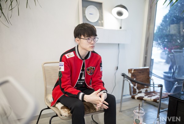 What Faker backstage while Easyhoon played instead of him