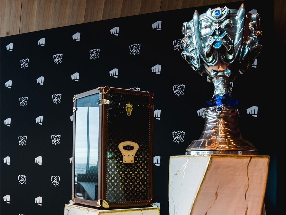 louis vuitton lol cup and case