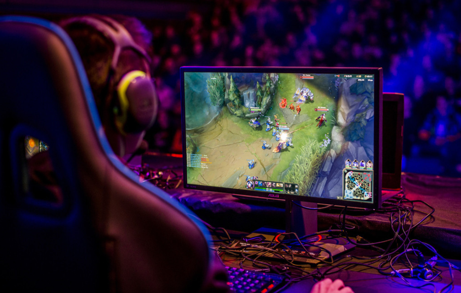league of legends player