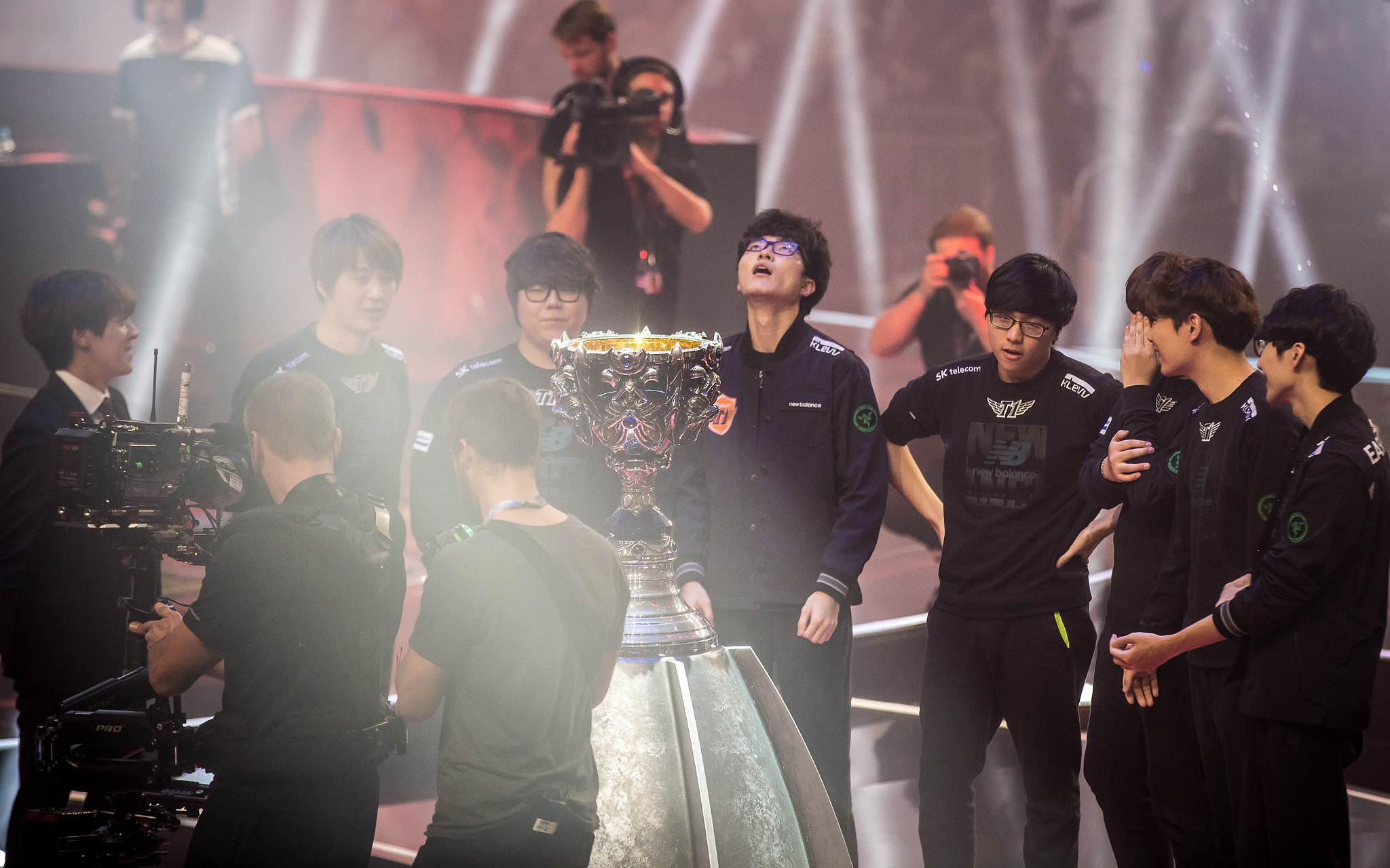 SK Telecom 1 with 2015 League of Legends Wolrd Championship trophy